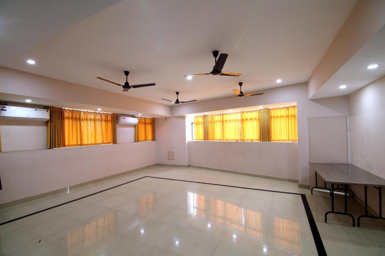 Devanganam Residency Hotel Guruvayur Bagian luar foto
