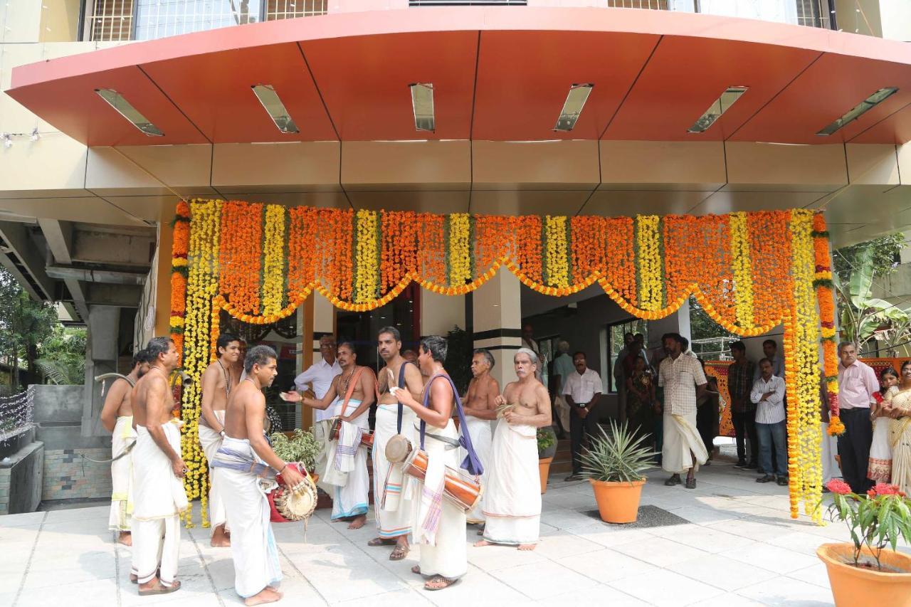 Devanganam Residency Hotel Guruvayur Bagian luar foto