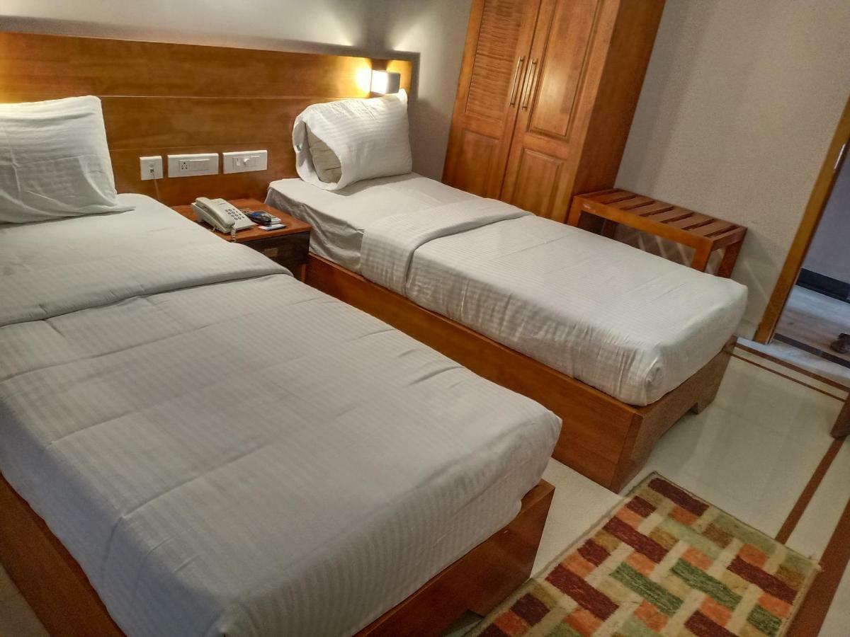 Devanganam Residency Hotel Guruvayur Bagian luar foto