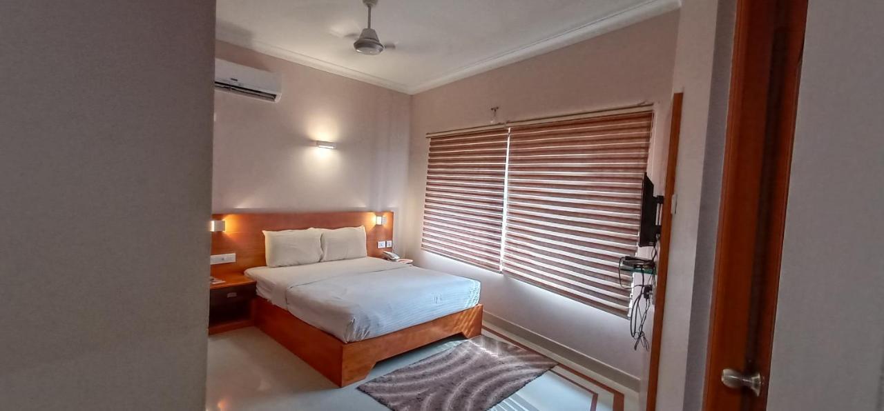 Devanganam Residency Hotel Guruvayur Bagian luar foto
