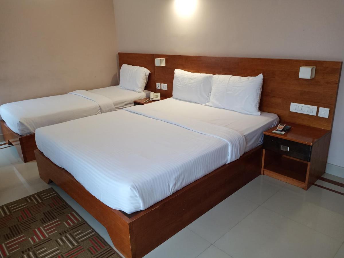 Devanganam Residency Hotel Guruvayur Bagian luar foto